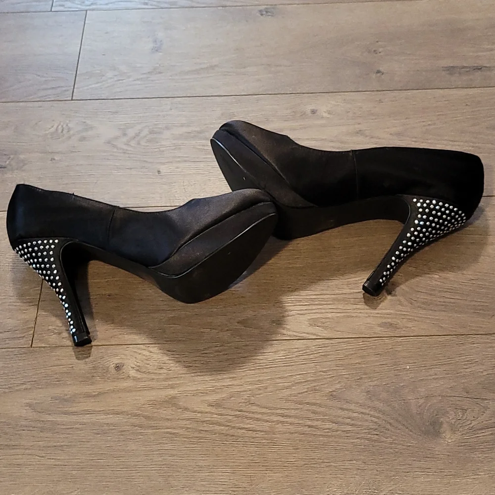 Shoes - Picture 7 of 7